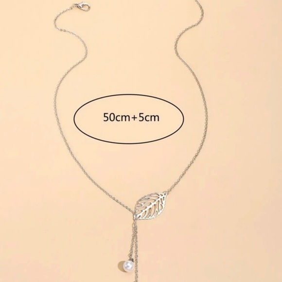 ❤️Silver Leaf Pearl Necklace - Picture 2 of 5